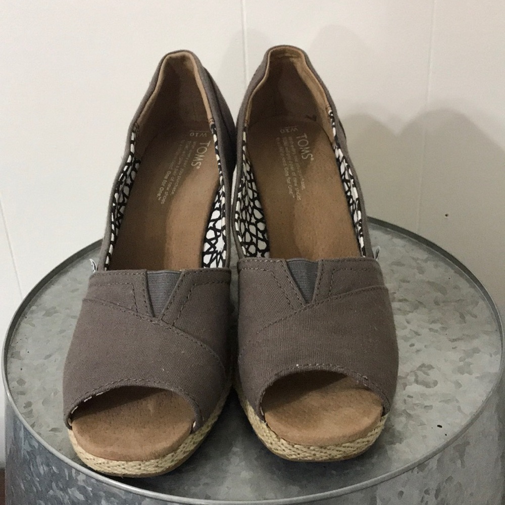 TOMS Open Toe Wedges - Picture 2 of 7